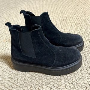 Platform suede Chelsea boots